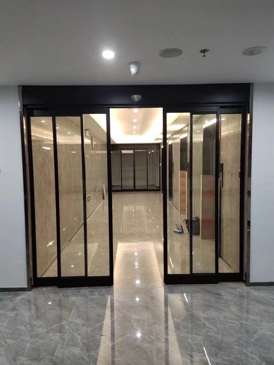 建邺区玻璃伸缩门